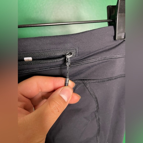 Lululemon Athleta Black Capris Mesh Mix Sz 4 Sell As Is - Picture 8 of 8